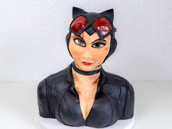 Meine erste Büste aus Kuchen: Catwoman {Video}