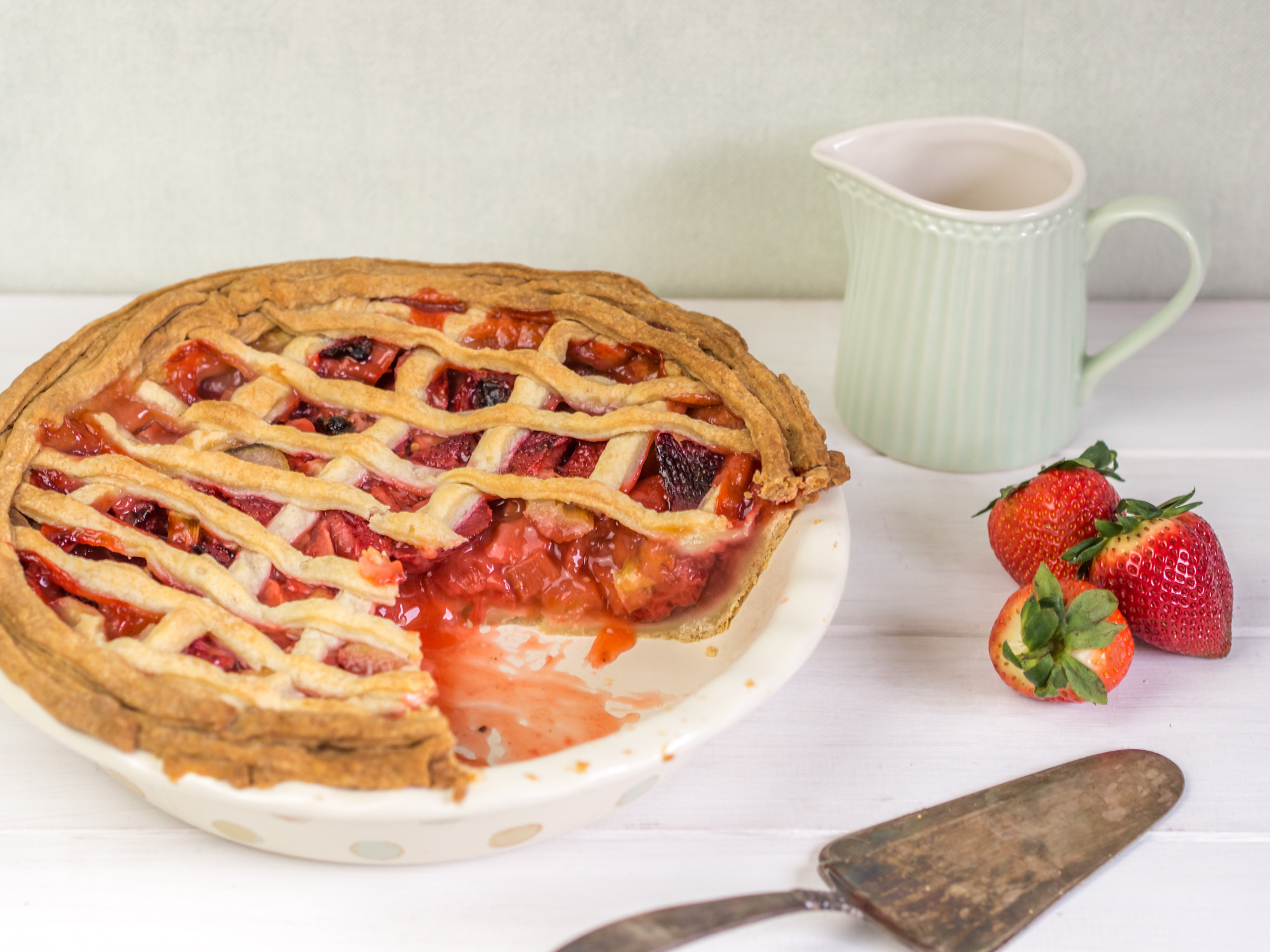 Erdbeer Rhabarber Pie - ein fruchtiger Frühlingstraum