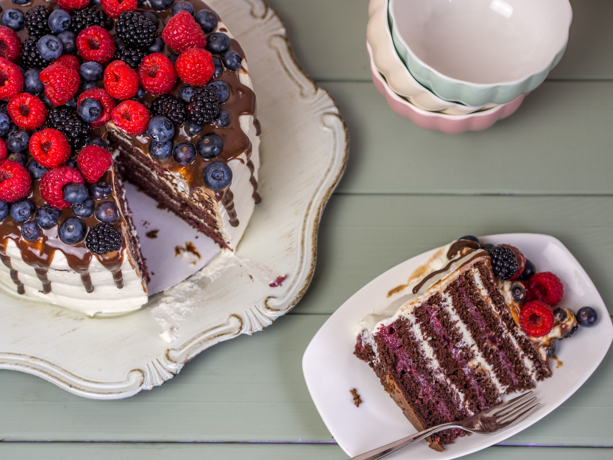 Waldfrucht Nougat Torte Mit Sahne Mascarpone Creme Und Vielen Beeren