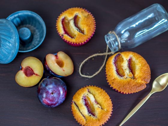 Zwetschgen-Muffins oder Pflaumen-Muffins mit Marzipan