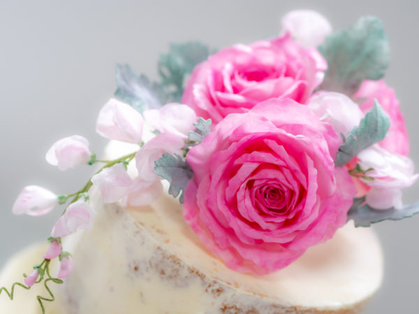 Semi Naked Cake mit Wafer Paper Blumen