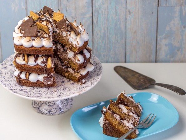 S’mores Cake mit Seven Minutes Frosting – Vollkorn-Schokokuchen mit Baiser-Creme