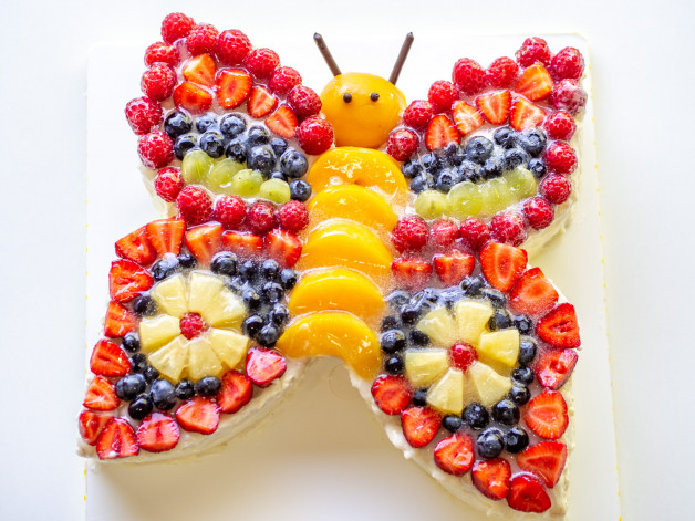 Schmetterling mit Obst belegt